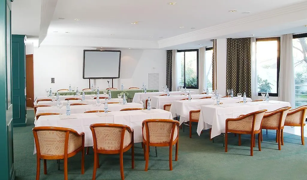Hotel Serrano Palace 칼라 라트자다
